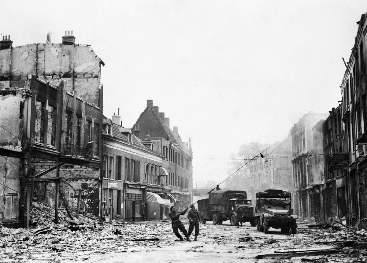 Original caption: After the Allied defeat at the Battle of Arnhem, from September 17th to the 27th, 1944, the Dutch city was finally conquered thanks to the intervention of the Canadian Armed Forces, which came as reinforcements for the British troops, on April 14, 1945.