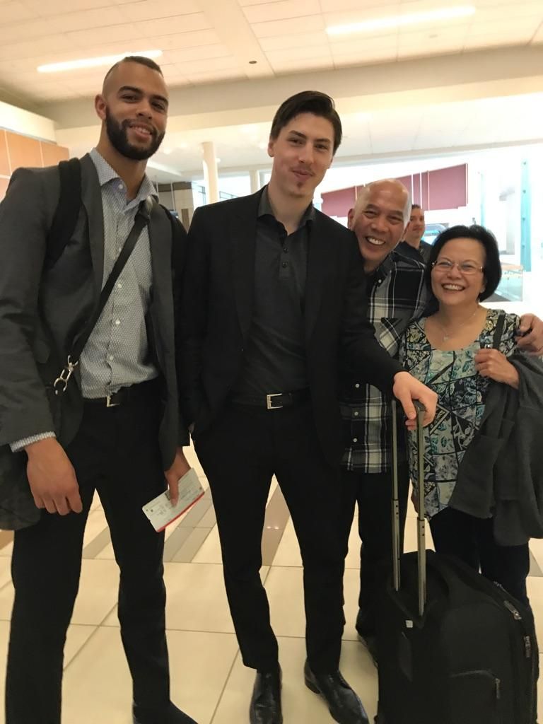 FIRST PERSON: My friend’s parents met Connor McDavid today, and the photo is fantastic - image