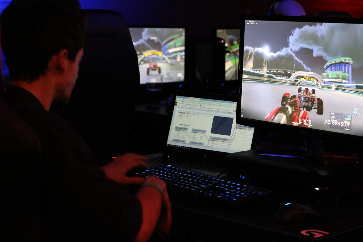 Fun-LAN competitor Paul Dufau tracks performance statistics during Fun-LAN event.