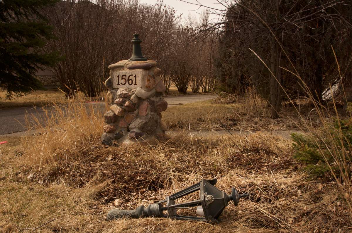 A home in the evacuated neighbourhood of Beachwood Estates in High River, Alta.