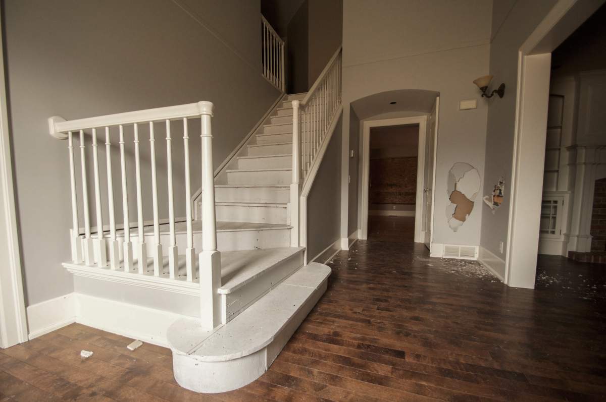 A home in the evacuated neighbourhood of Beachwood Estates in High River, Alta.