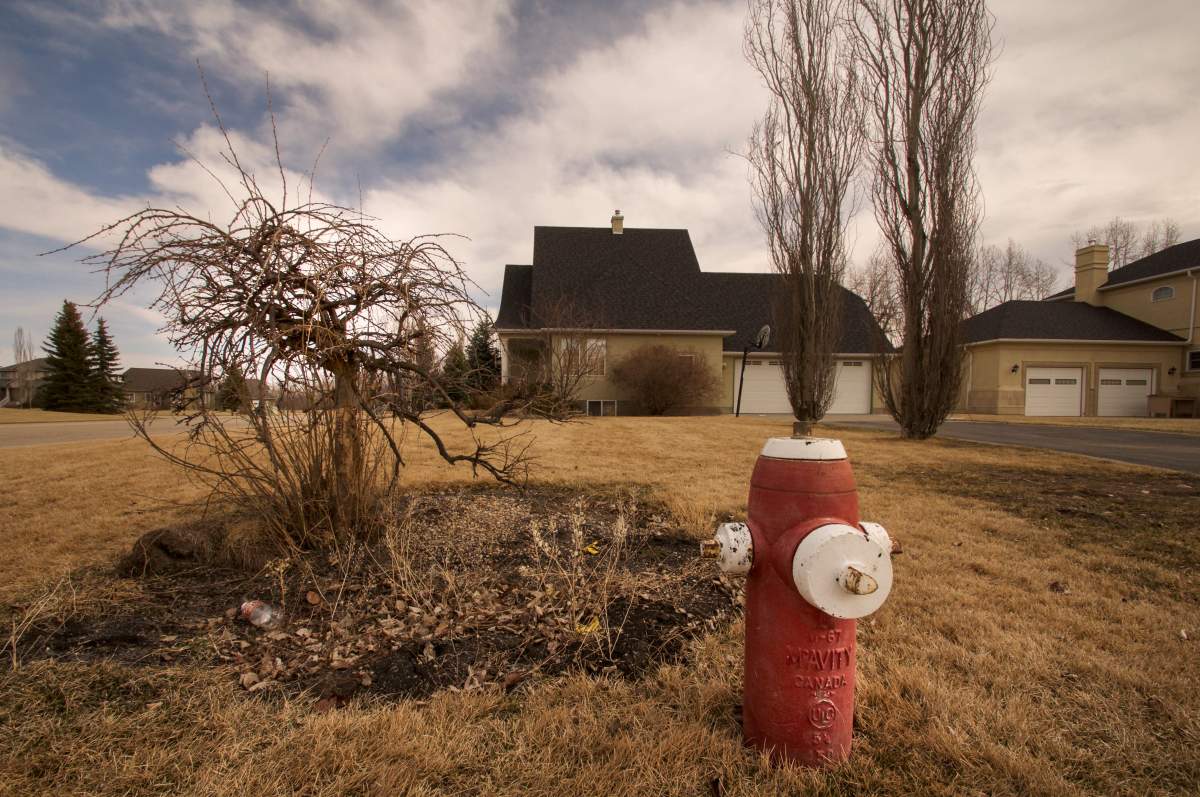 A home in the evacuated neighbourhood of Beachwood Estates in High River, Alta.