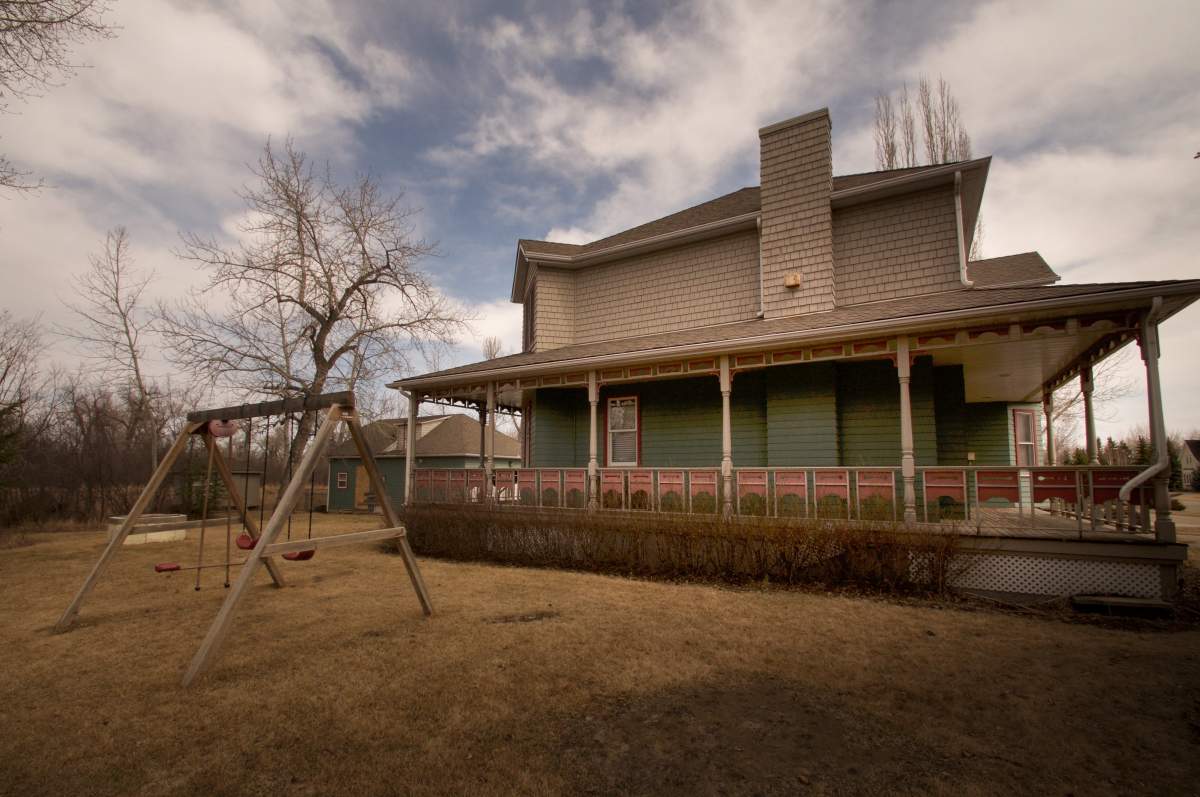 A home in the evacuated neighbourhood of Beachwood Estates in High River, Alta.