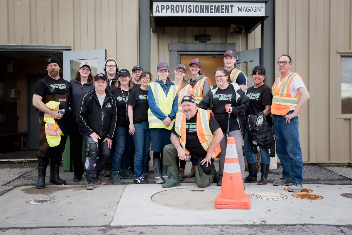 Volunteers help flood victims in Île Bizard in Montreal's West Island.
