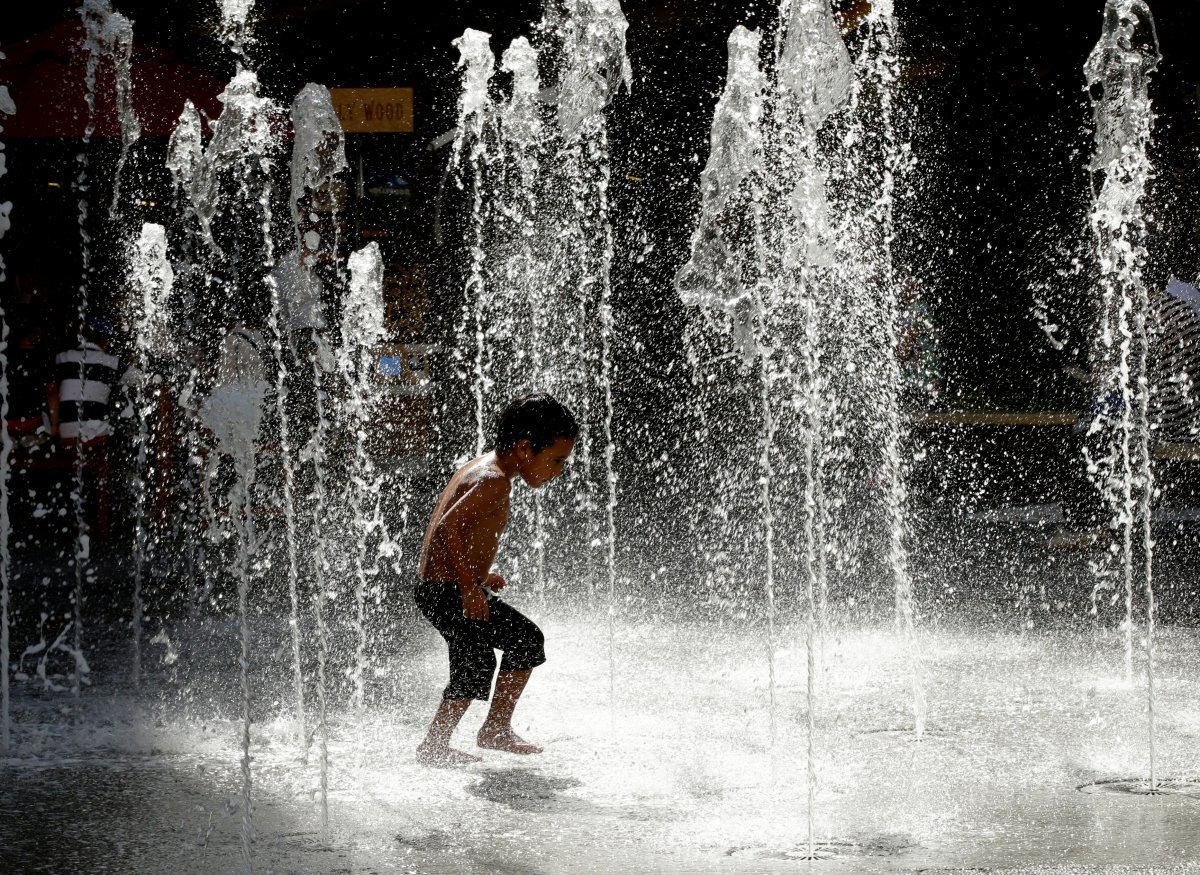 Three-year-old Leo Estrada runs through a water fountain at the Hollywood & Highland entertainment center in Hollywood, California, USA, 21 June 2017. 