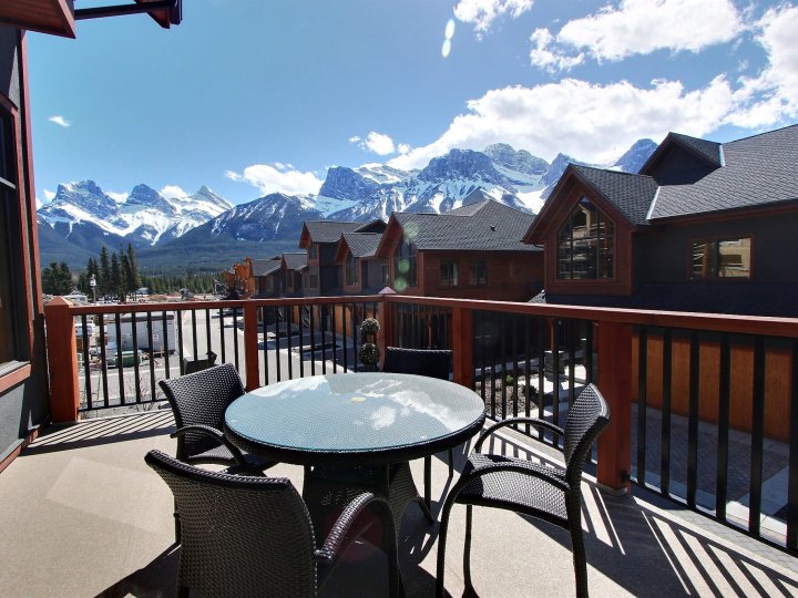 Alberta cottages priciest in Canada, at over 800K Royal LePage
