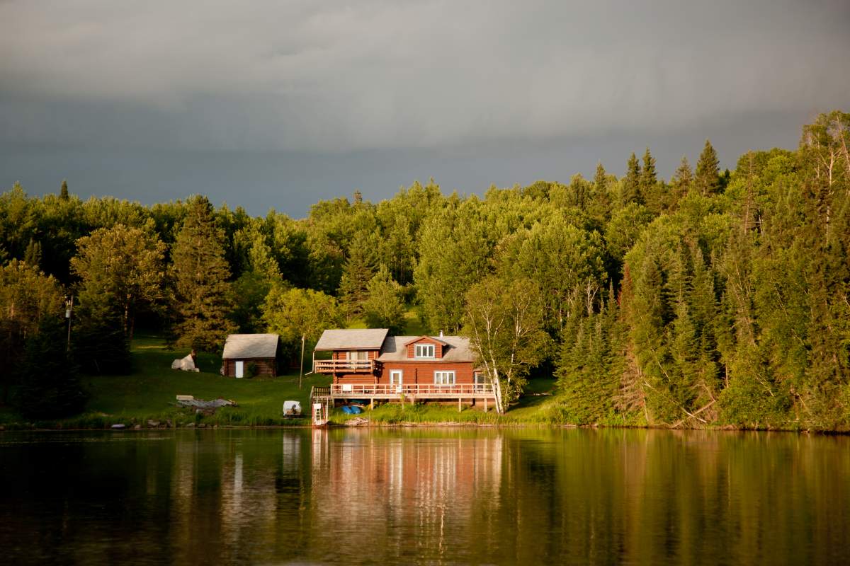 All is calm by the lake in Manitoba, as prices and inventory remain stable.