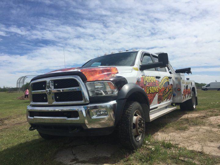 Alberta tow truck operators urge drivers to slow down and move over
