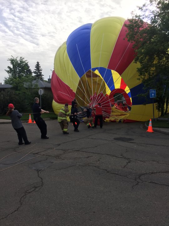 Hotair balloon lands in northeast Edmonton neighbourhood, surprising