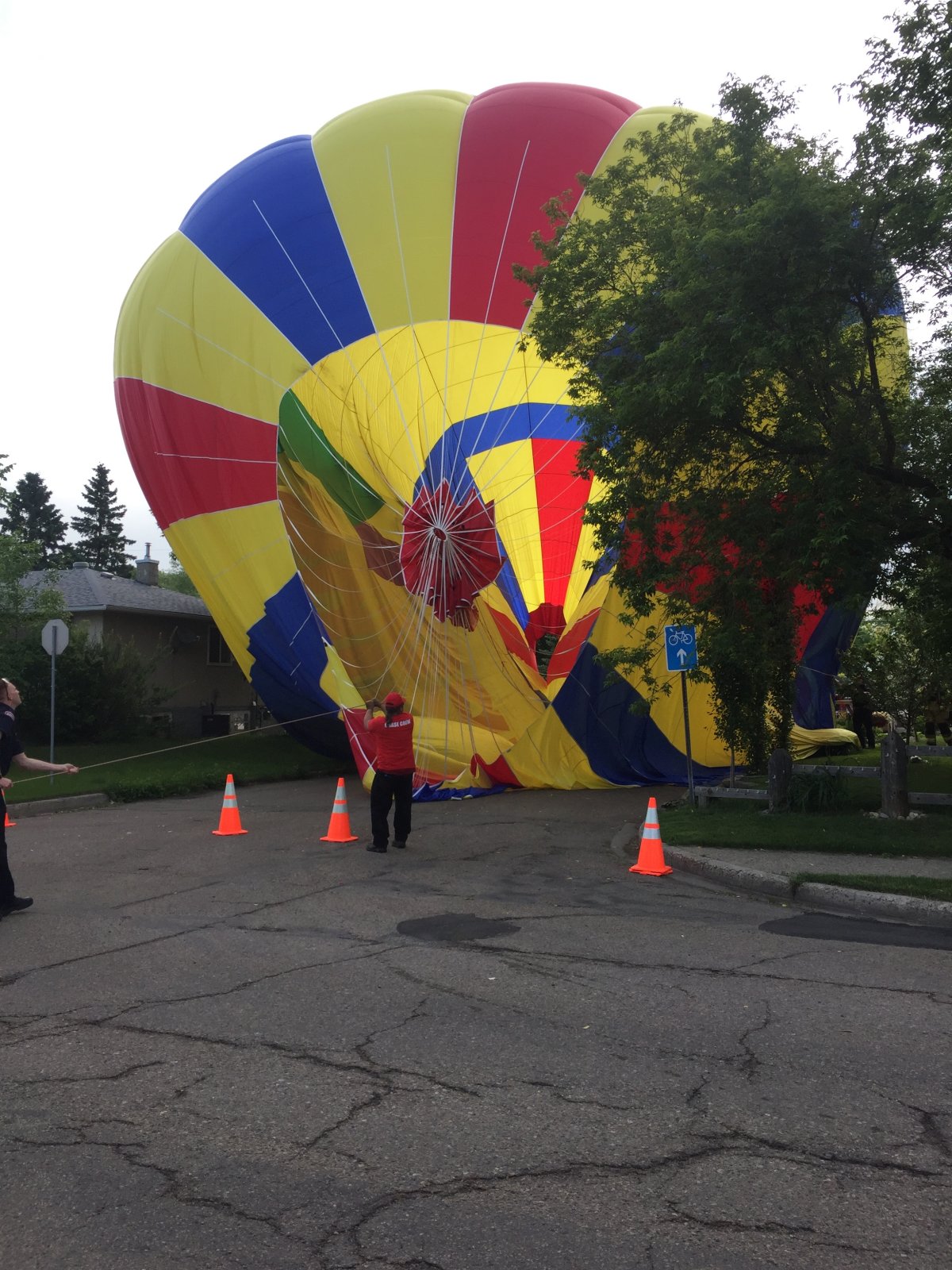 Hotair balloon lands in northeast Edmonton neighbourhood, surprising