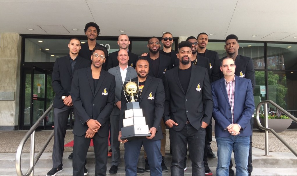 London Lightning players stand with Mayor Matt Brown on the front steps of city hall. 
