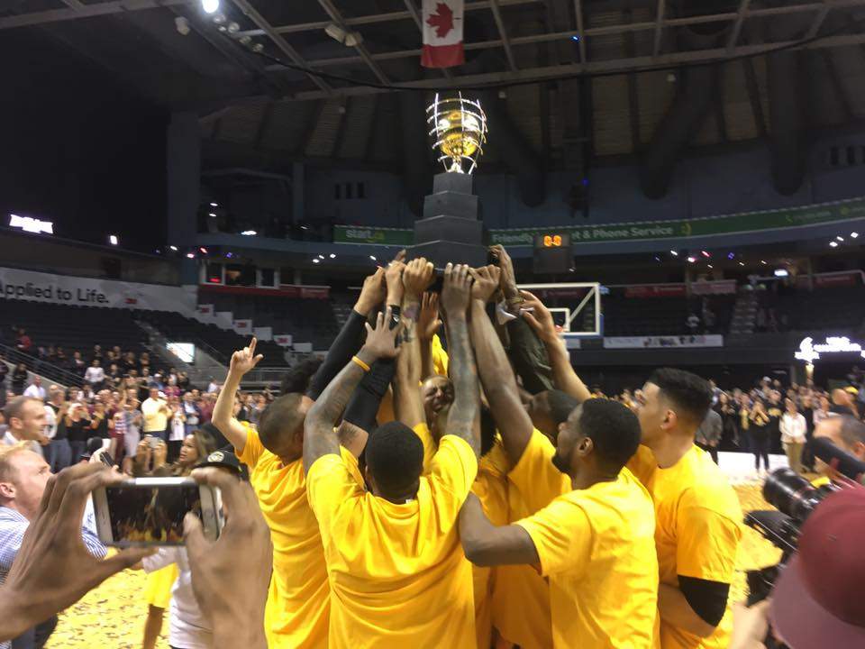 London Lightning rasie their NBL Canada championship trophy.