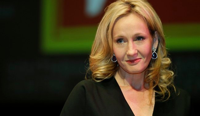 La police enquête sur une «menace en ligne» contre JK Rowling à propos du tweet de Salman Rushdie – National