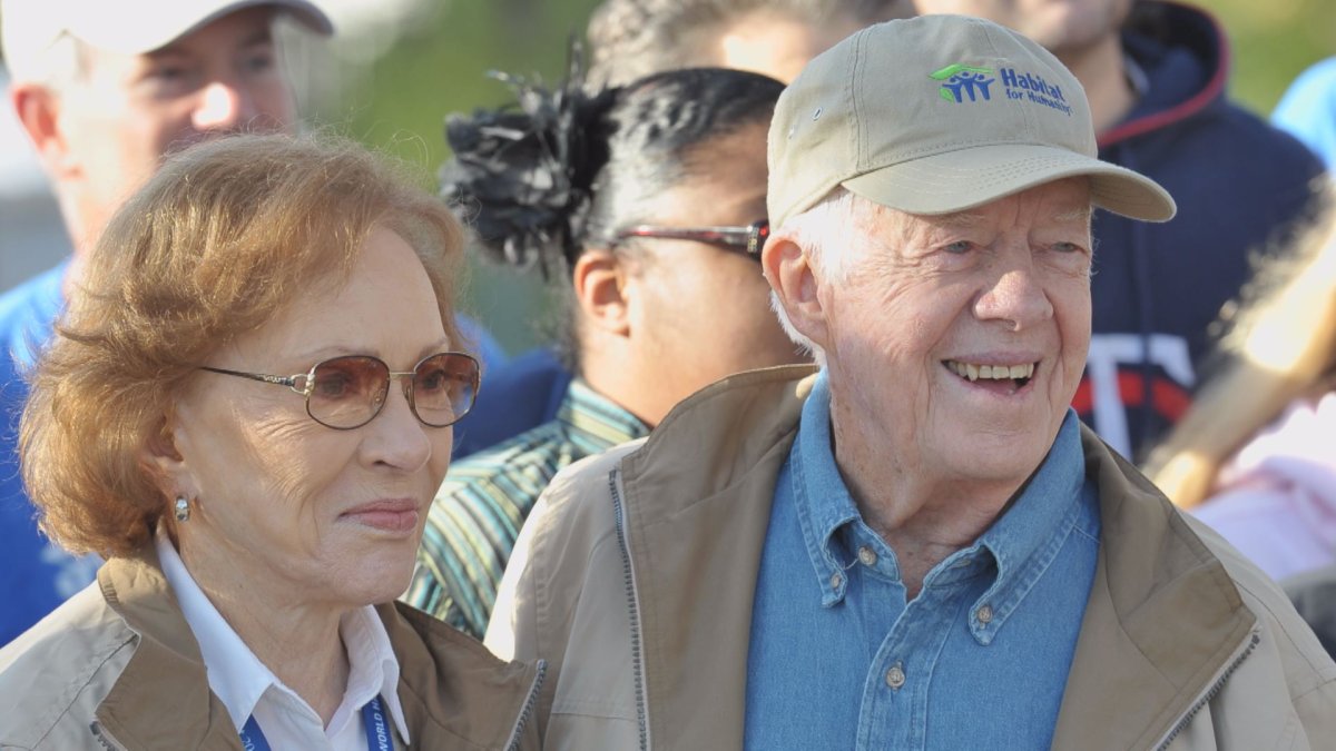 Former U.S. president Jimmy Carter in Winnipeg for Habitat for Humanity build - image