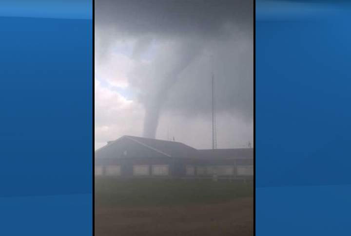 First tornado of 2017 touches down in Manitoba - Winnipeg | Globalnews.ca