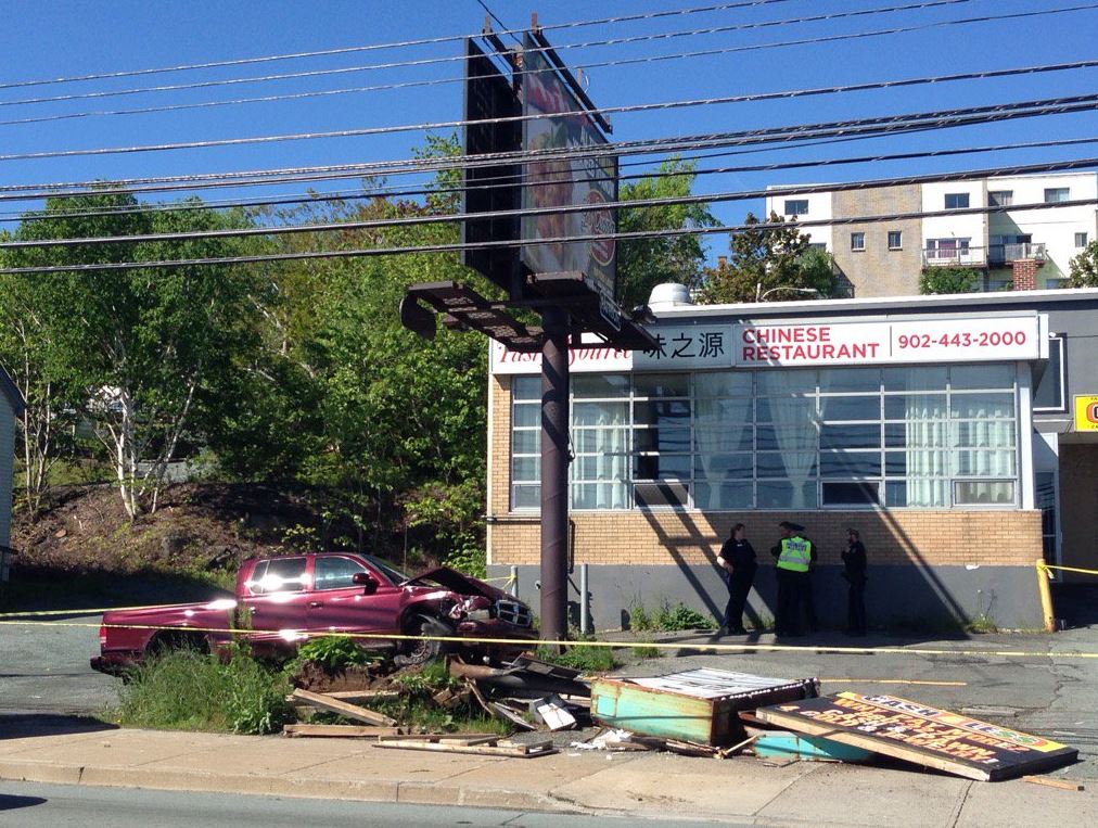 Halifax police investigating crash on Bedford Highway - image