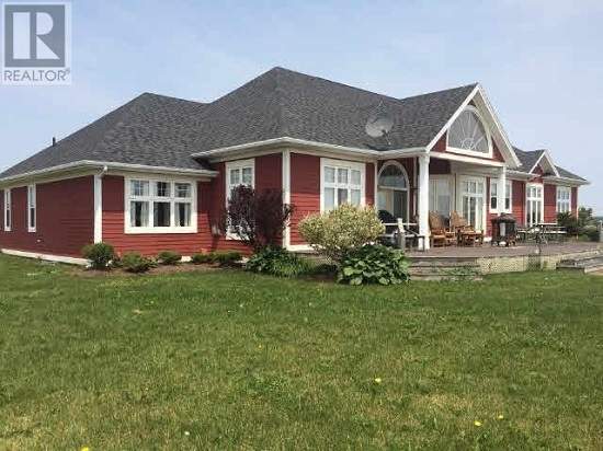 This Hyde Point home is only 15 minutes away from Charlottetown and the airport