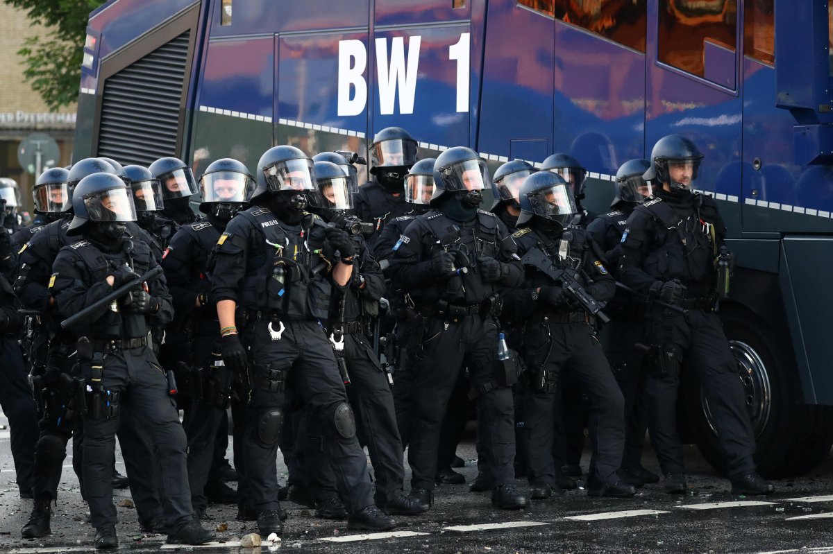 IN PICTURES: G20 protests draw thousands as additional police called in ...