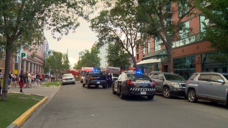 Calgary police respond to a building in the 800 block of 15 Avenue S.W. on Wednesday, July 26, 2017 after firefighters reported being assaulted.