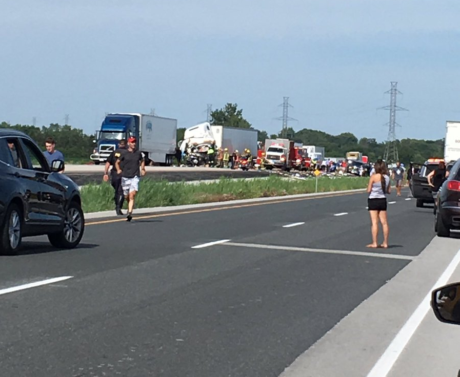 2 dead, 2 injured in seven-vehicle crash on Hwy 401 in Chatham - image