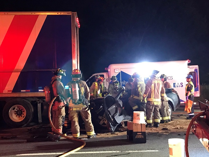 One dead after vehicle rear-ends tractor-trailer on Hwy. 401 - Toronto ...