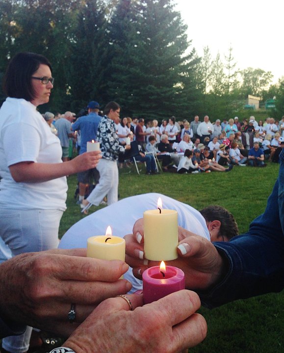 Hundreds gather at candlelight vigil for missing Calgary father