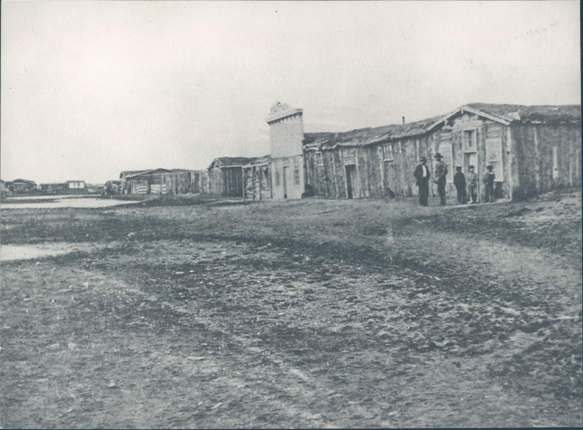 An historic image of the original Fort Macleod townsite and Fort courtesy of The Fort Museum.