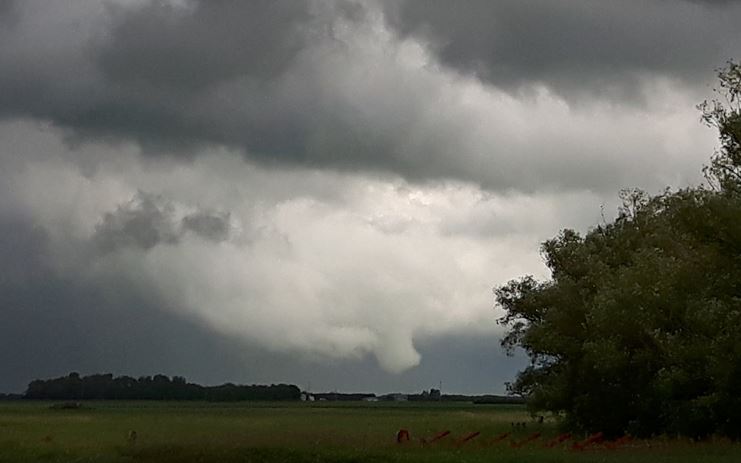 Funnel clouds spotted near Winnipeg Saturday - image