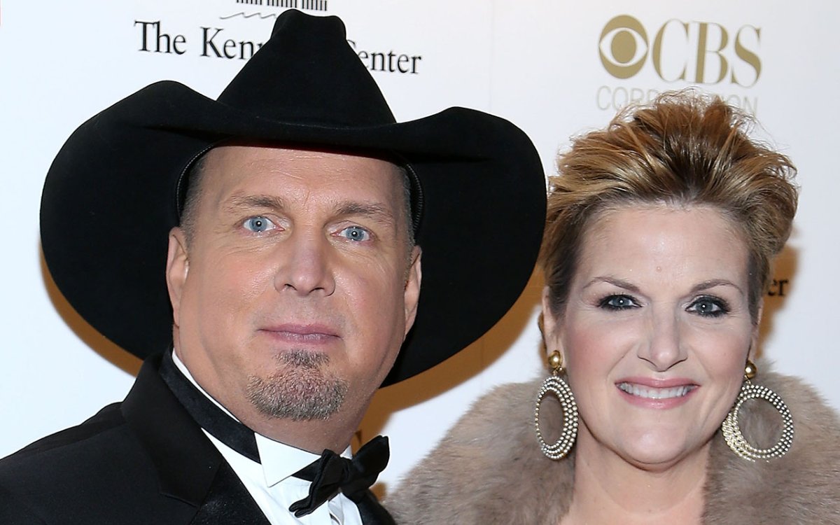 Garth Brooks and Trisha Yearwood arrive  at the 39th Annual Kennedy Center Honors at The Kennedy Center on December 4, 2016 in Washington, DC.