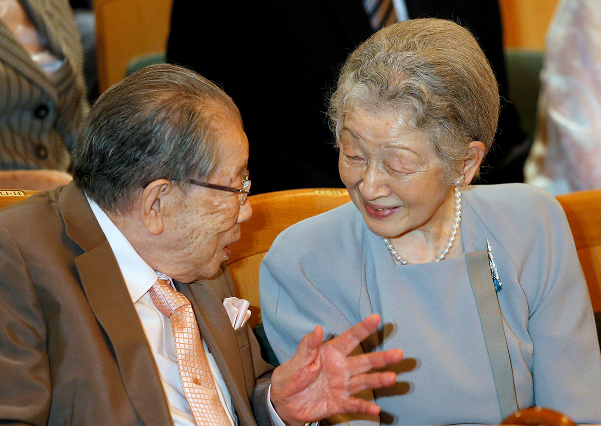 Japanese Empress Michiko (R) talks with physician Shigeaki Hinohara prior to a concert performed by South Korean tenor Bae Jae-chul in Tokyo, Japan, July 31, 2016. 