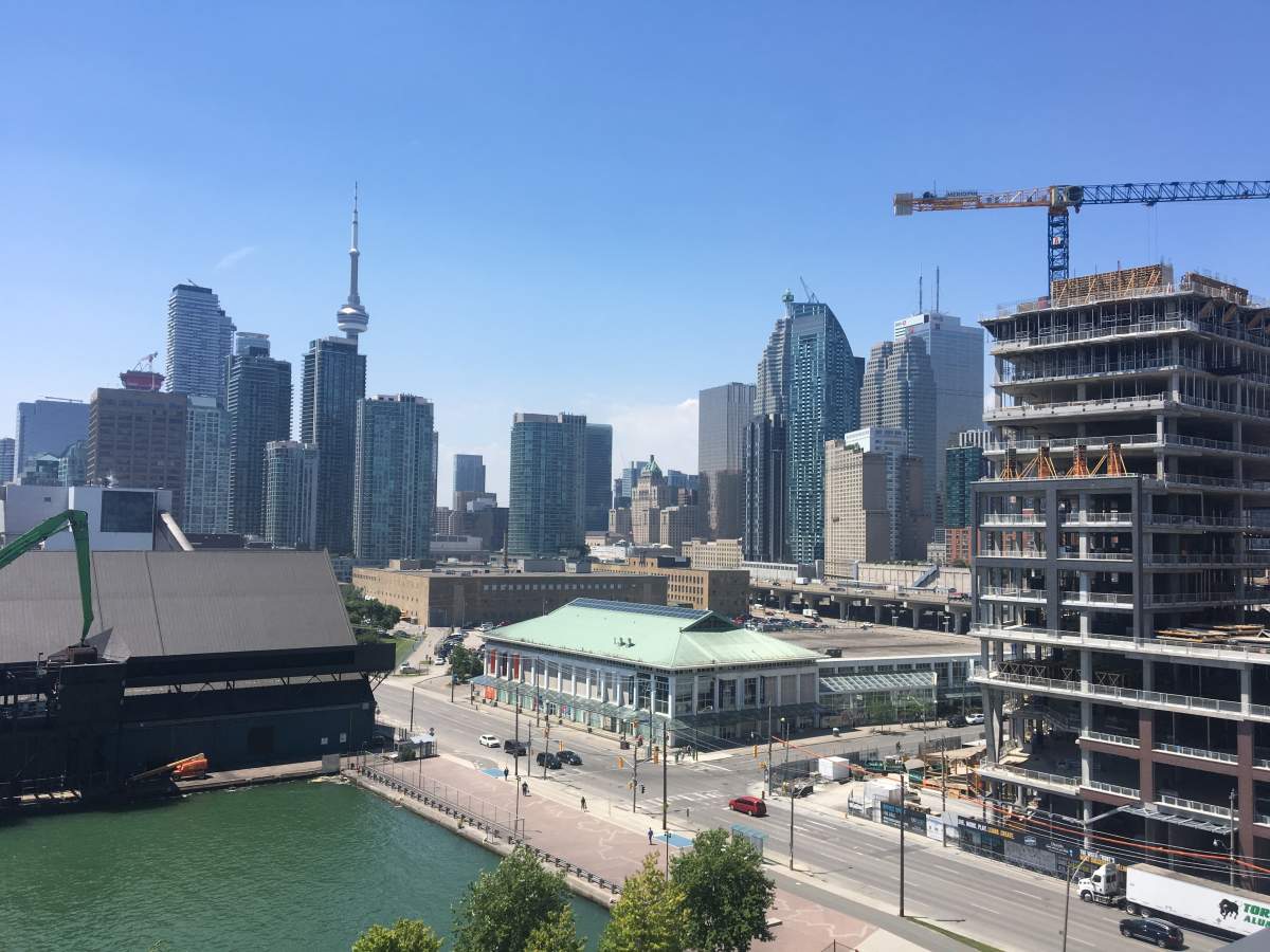 Toronto's condo rental market is booming and prospective tenants are willing to fork over big bucks to get in. 