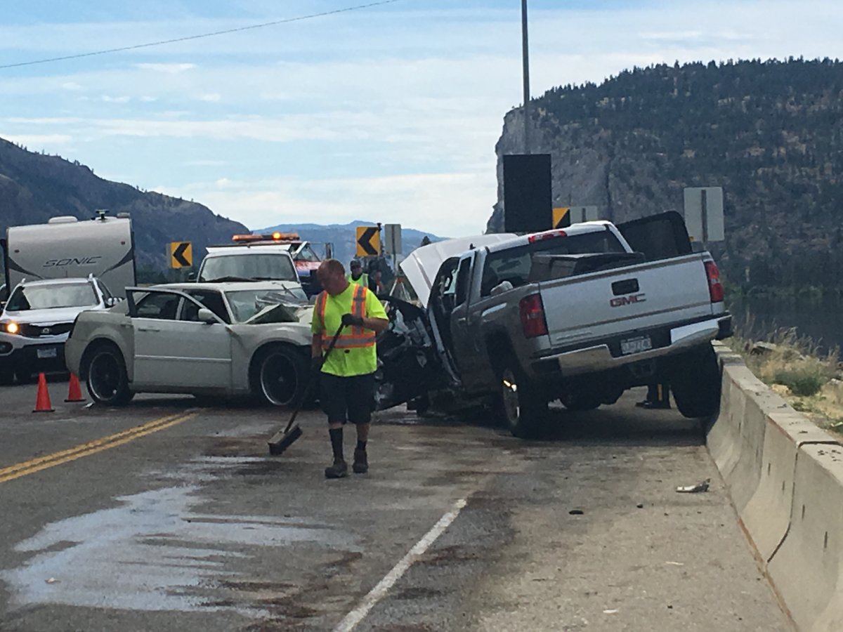 Headon crash closes down Highway 97 in the south Okanagan Globalnews.ca
