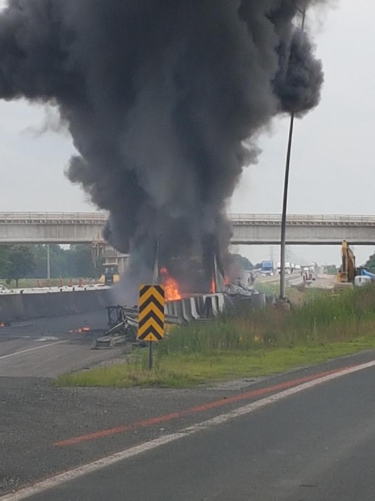 photo of the tractor trailer on fire, closing Hwy. 401 in both directions. 