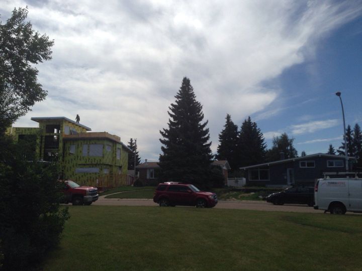 Massive twolot infill home in south Edmonton ‘an anomaly’ Edmonton
