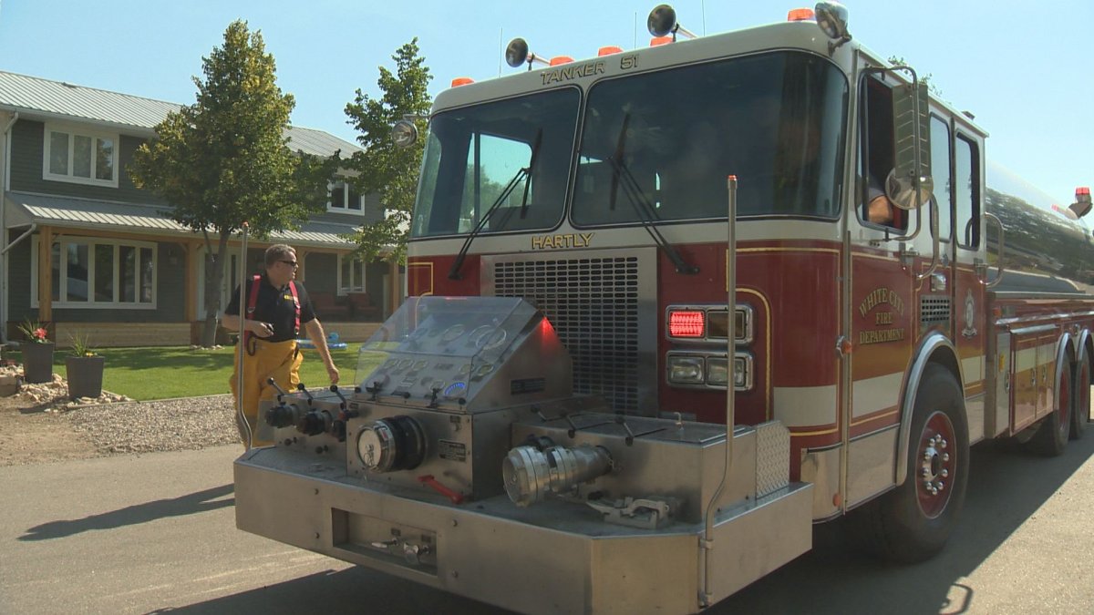 Fire crews fight serious blaze in Pilot Butte, Sask. Globalnews.ca