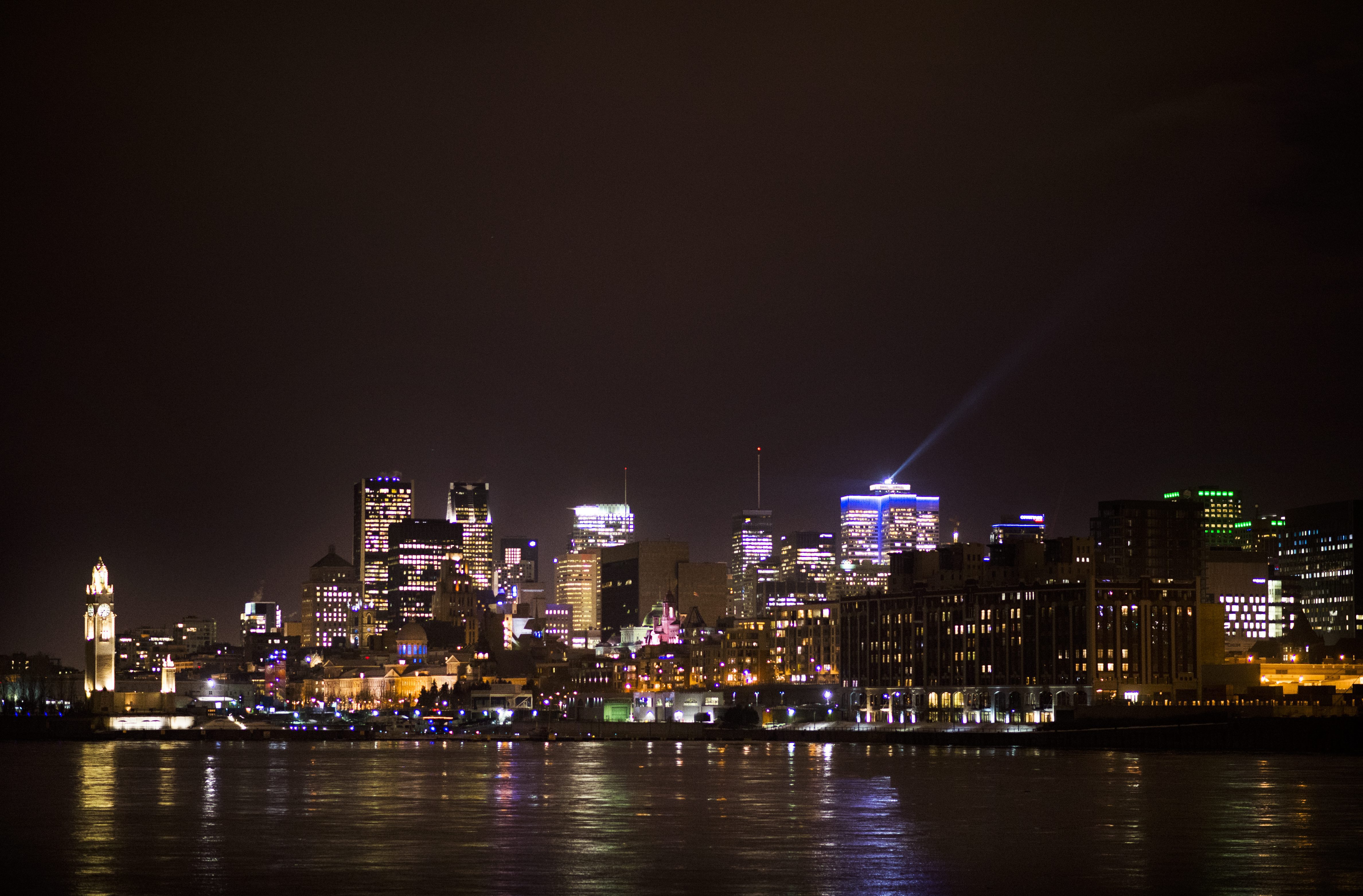 Montreal è mostrato di notte Martedì, febbraio 21, 2017.