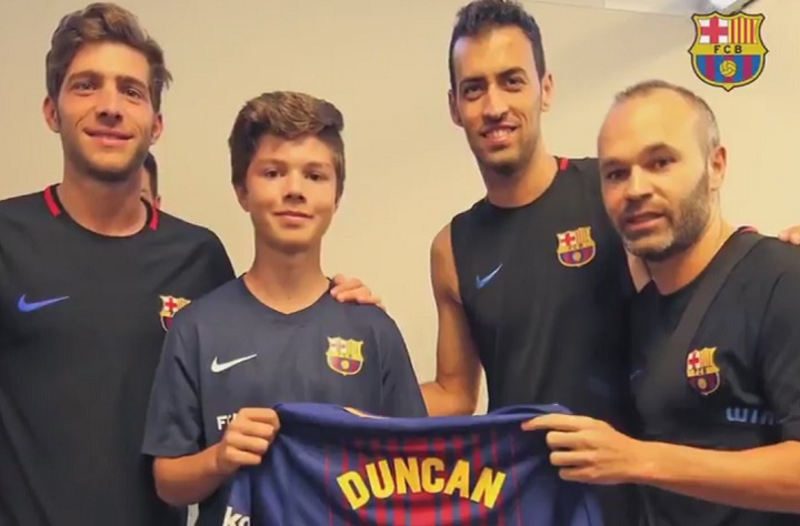 Duncan Bates meets with members of FC Barcelona.