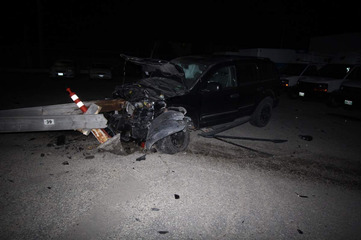 Officer leaps out of way as suspect flees in car after alleged assault ...