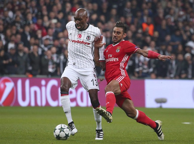 Besiktas' Atiba Hutchinson, left, dribbles past Benfica's Eduardo Salvio, right, during their Champions League Group B soccer match, in Istanbul, Wednesday, Nov. 23, 2016.