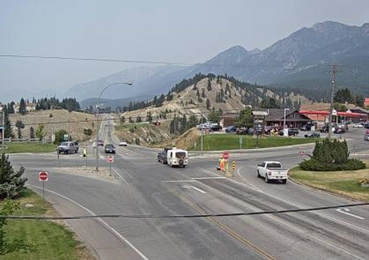 Wildfire smoke continues to affect Highway 93 for Alberta, B.C. drivers