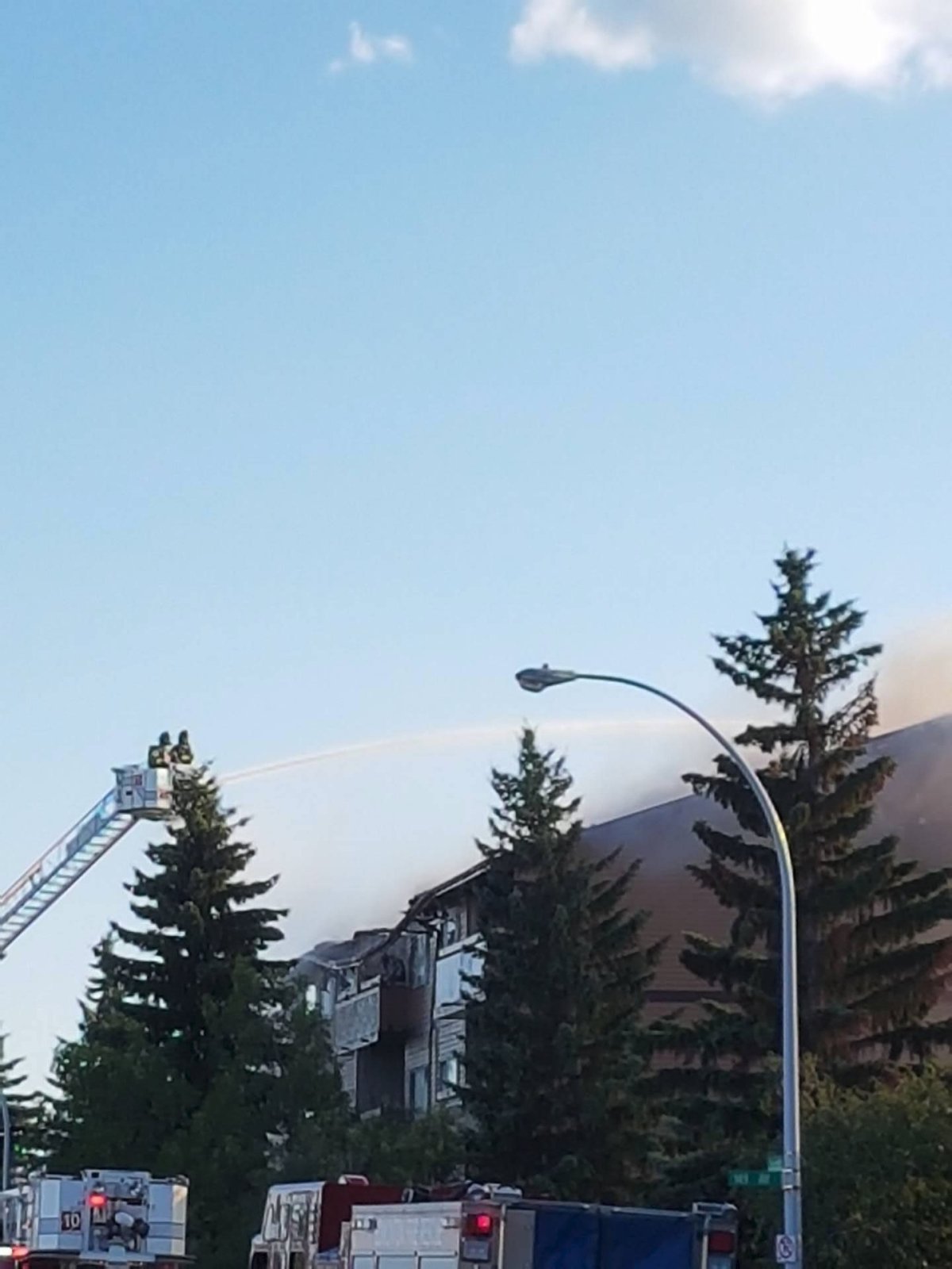 Dozens displaced by northeast Edmonton apartment fire Edmonton