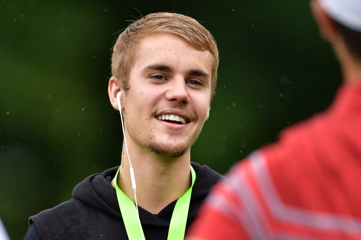 Justin Bieber attends a practice round prior to the 2017 PGA Championship at Quail Hollow Club on August 8, 2017 in Charlotte, North Carolina.