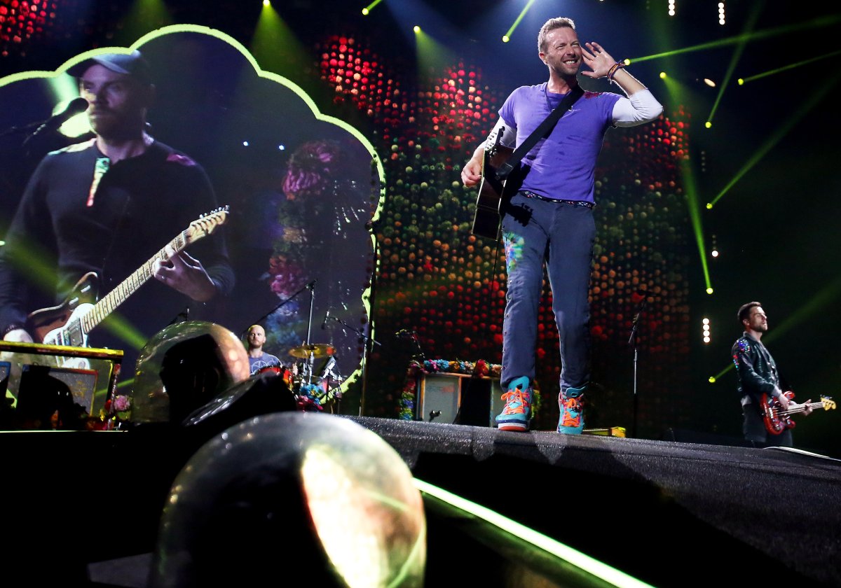 Lead Singer Chris Martin headlines Coldplay as they perform on August 06, 2017, at FedExField in Landover, MD.