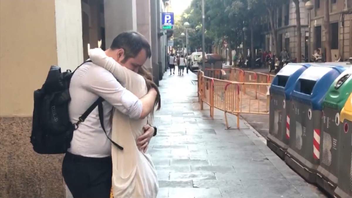Couple grieving after the attack in Barcelona.