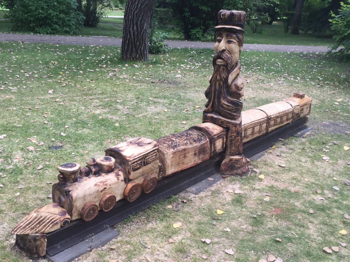 The Moose Jaw Museum and Art Gallery is giving dead trees a new life in Crescent Park by turning them into intricate carved works of art.