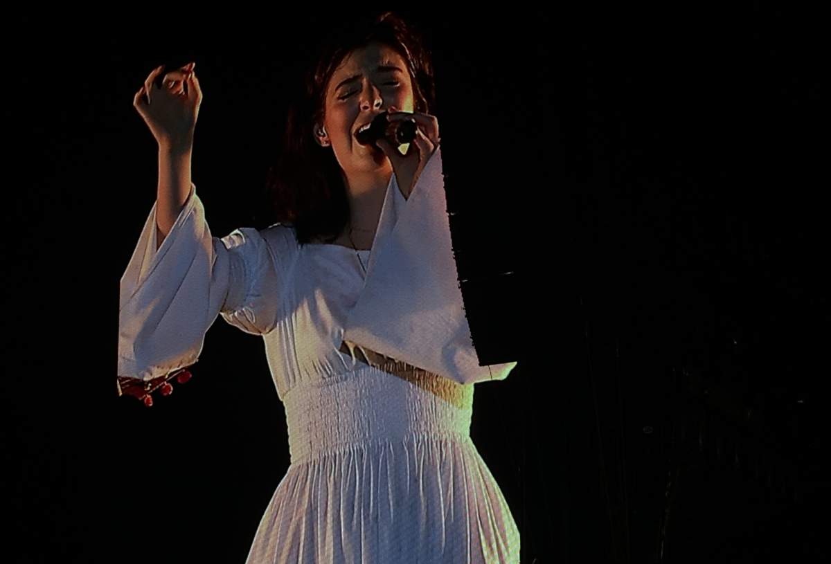 Lorde sings in the pouring rain at the 2017 Osheaga festival, Fri. Aug. 4, 2017.
