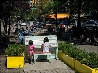 Bute-Robson Plaza / Photo by Paul Krueger