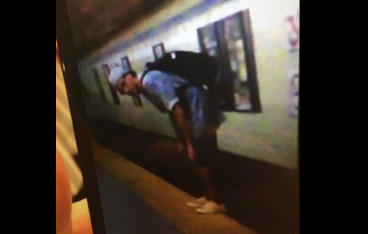 Toronto police search for suspect accused of threatening to blow-up a TTC subway train.