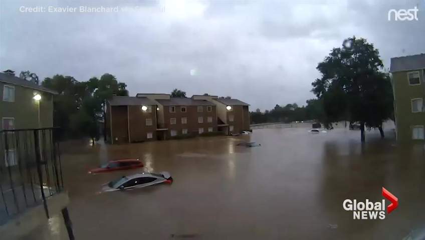 Houston resident records time-lapse video of floodwaters rising outside his apartment