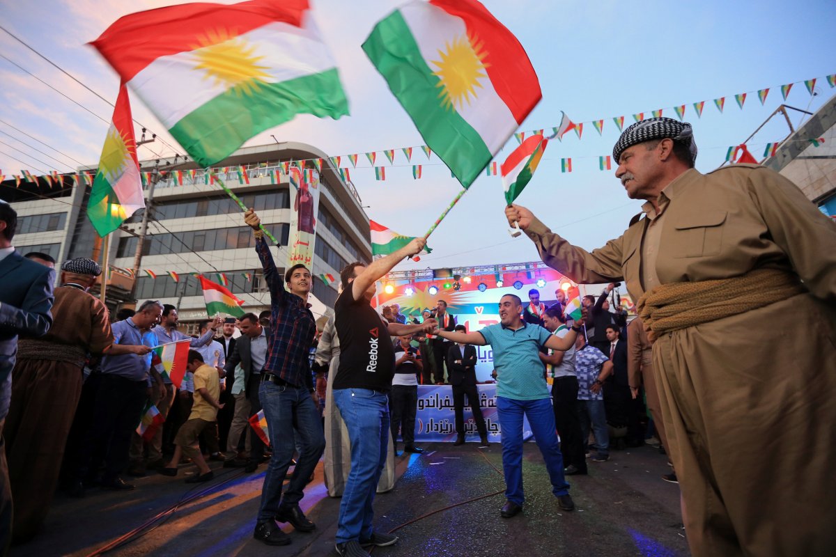 Kurds celebrate to show their support for the independence referendum in Duhok, Iraq, September 26, 2017. REUTERS/Ari Jalal.